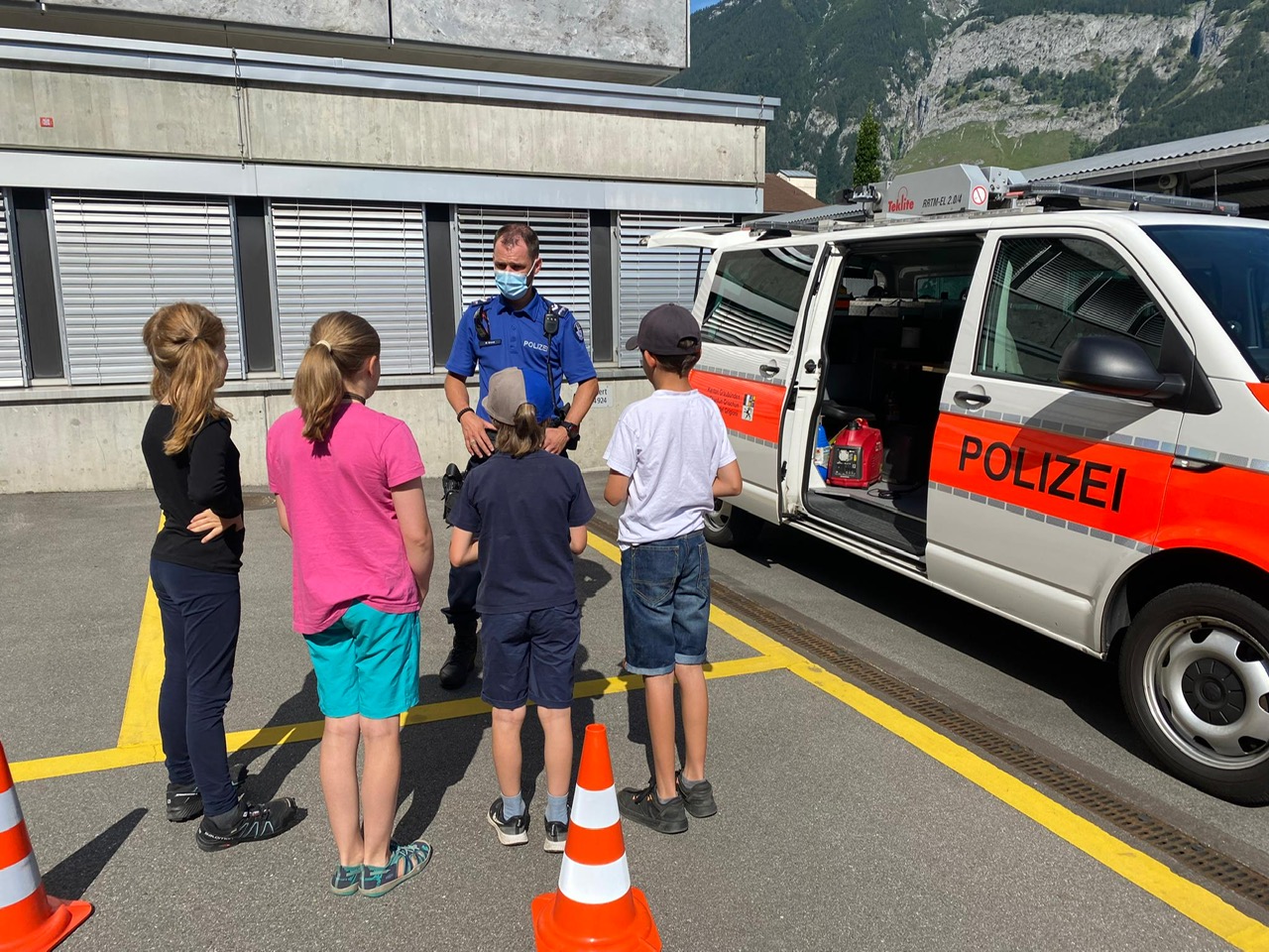 Besuch bei der Kantonspolizei GR