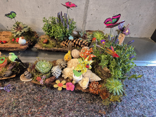 Gestalten mit Blumen und Naturmaterialien