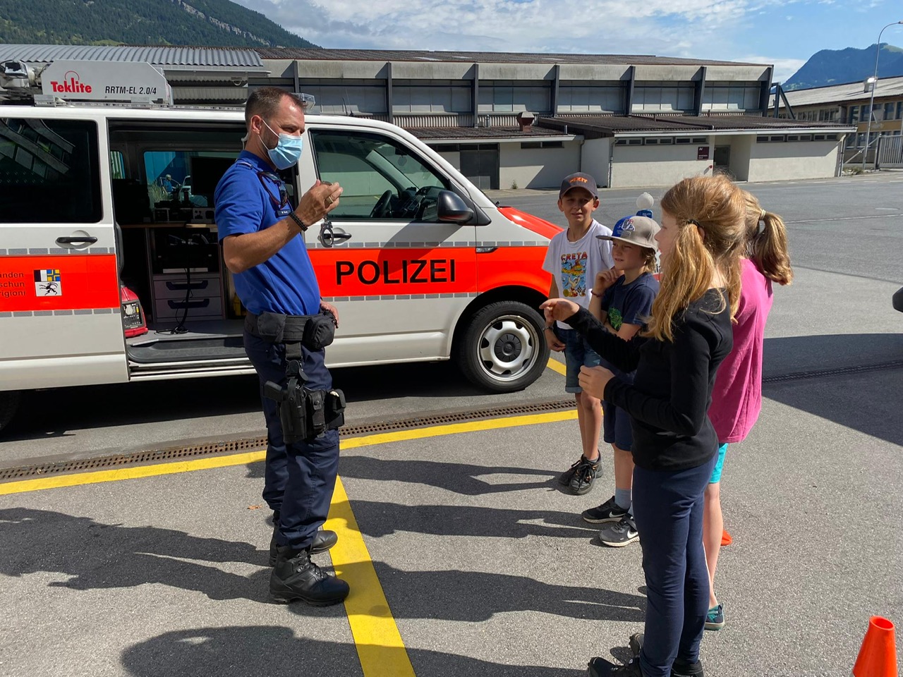 Besuch bei der Kantonspolizei GR