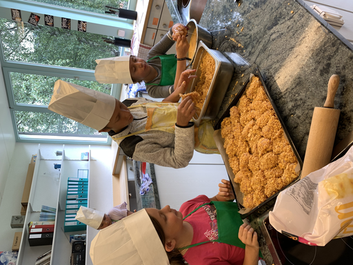 Kinder kochen für Ihre Eltern