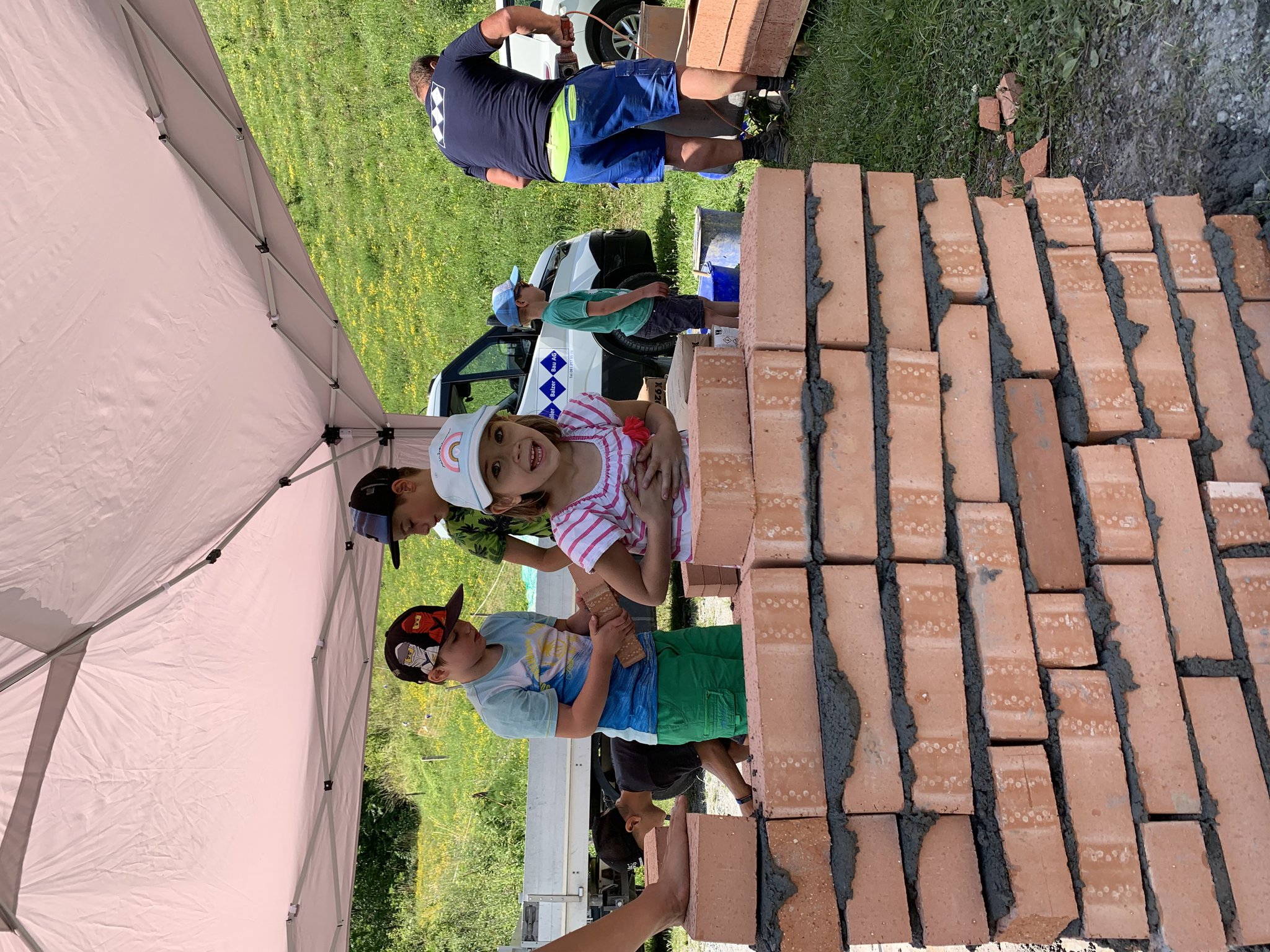 Baggerfahren und Mauern