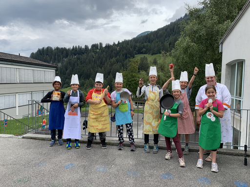 Kinder kochen für Ihre Eltern