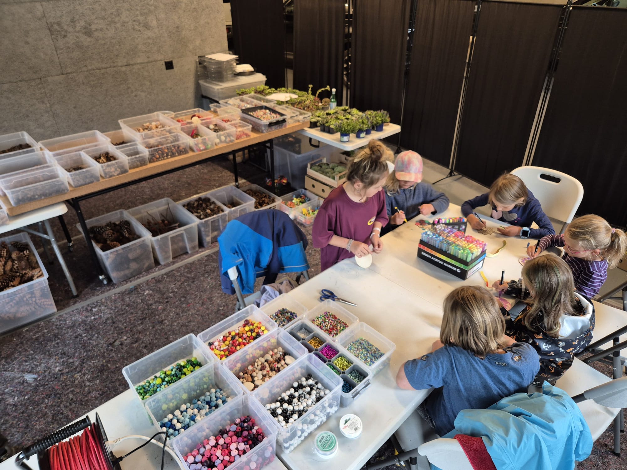 Gestalten mit Blumen und Naturmaterialien